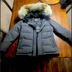 Aritzia the short powder parka size small in charcoal grey NWT